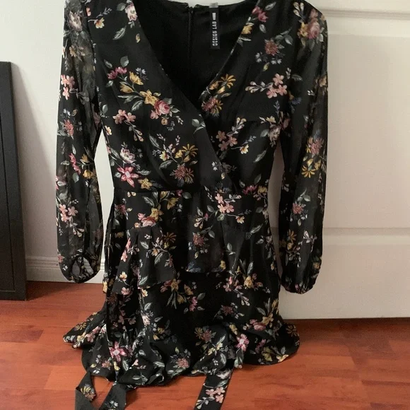 Spring dress - Picture 2 of 2